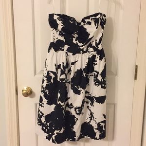 Black and white print strapless dress